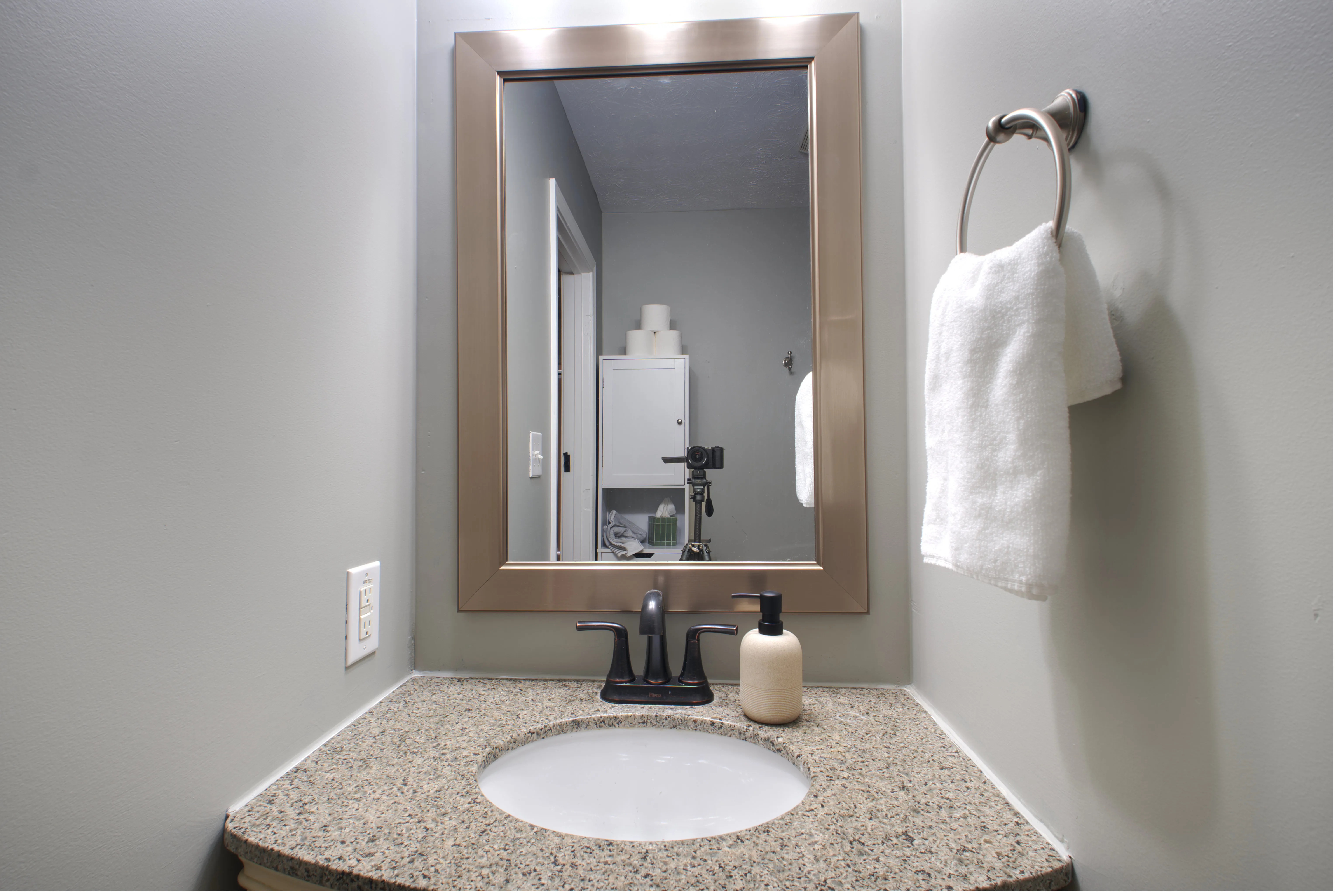 Full bathroom vanity